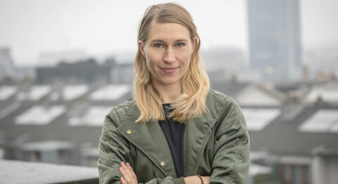 Du trouble à la transe : Mette Ingvartsen chorégraphie l’excès dans « Delirious Night » - Critique sortie Avignon / 2025 Avignon Festival d’Avignon. Cour du Lycée Saint-Joseph