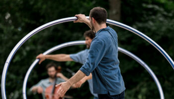 Yan Raballand met la musique en mouvement dans « Solstice ». - Critique sortie Avignon / 2025 Villeneuve lez Avignon Avignon Off. Festival Villeneuve en Scène