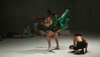 Soraya Leila Emery et ses performeuses : un corps à corps féministe dans « Turn on ». - Critique sortie Avignon / 2025 Avignon Avignon Off. Les Hivernales