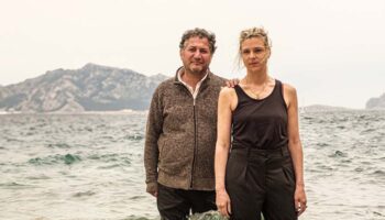 Lampedusa au cœur d’« À ce stade de la nuit », porté à la scène par Antoine Oppenheim - Critique sortie Avignon / 2025 Avignon Avignon Off. Théâtre des Halles