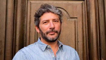 Steeve Brunet s’invite « À La Barre » du Tribunal d’Avignon pour examiner le traitement des violences faites aux femmes. - Critique sortie Avignon / 2025 Avignon Avignon Off. La Manufacture