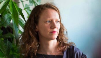 Les « Affaires familiales » d’Émilie Rousset explorent le droit familial dans une recherche documentaire et théâtrale. - Critique sortie Avignon / 2025 Villeneuve lez Avignon Festival d'Avignon. Chartreuse de Villeneuve-lez-Avignon
