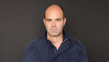 « Alexeï et Yulia », quand Gaëtan Vassart et Sabrina Kouroughli content la dernière nuit des époux Navalny. - Critique sortie Avignon / 2025 Avignon Avignon Off. Théâtre des Halles
