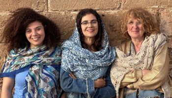 Anne-Laure Liégeois nous ouvre les pages de l’œuvre de la sociologue féministe marocaine Fatéma Mernissi avec « Harems ». - Critique sortie Avignon / 2025 Avignon Avignon off. Théâtre Transversal