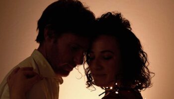Alison Demay crée « L’Apparence des Choses », du théâtre musical intime qui traite de l’absence. - Critique sortie Avignon / 2025 Avignon Avignon Off. Théâtre des Lila’s