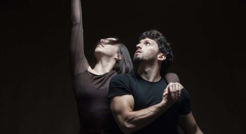 Le duo Manon Mafrici et Pasquale Fortunato met en scène la tension entre technicité et émotion dans « Après tout » - Critique sortie Avignon / 2025 Avignon Avignon Off. Théâtre Golovine