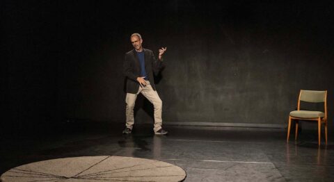 Yves Heck déconstruit les rapports sexuels homme-femme dans la pièce-manifeste « Au-delà de la pénétration ». - Critique sortie Avignon / 2025 Avignon Avignon Off. Avignon-Reine Blanche