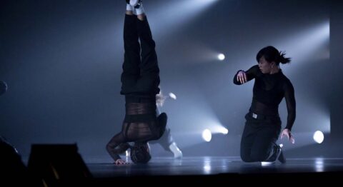 « Be.Girl » de Valentine Nagata-Ramos célèbre la virtuosité féminine dans l’univers majoritairement masculin du breaking. - Critique sortie Avignon / 2025 Avignon Avignon Off. La Scierie