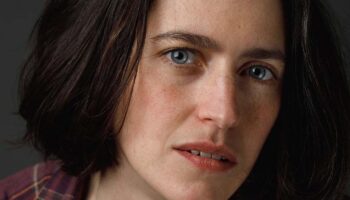 Marie Benati monte « Bérénice » en version bilingue franco-arabe en aiguisant les rapports de force. - Critique sortie Avignon / 2025 Avignon Avignon Off. Théâtre du balcon