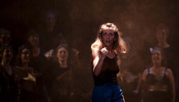 Nolwenn le Doth et un chœur de femmes contre l’inceste dans « Chevaleresses ». - Critique sortie Avignon / 2025 Avignon Avignon Off. Théâtre des Carmes-André Benedetto