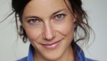 Clara Hédouin part à l’aventure avec Giono dans son « Prélude de Pan », entre documentaire et fiction. - Critique sortie Avignon / 2025 Villeneuve-lès-Avignon Festival d’Avignon. Avec le Festival Villeneuve en Scène