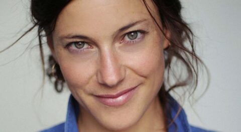 Clara Hédouin part à l’aventure avec Giono dans son « Prélude de Pan », entre documentaire et fiction. - Critique sortie Avignon / 2025 Villeneuve-lès-Avignon Festival d’Avignon. Avec le Festival Villeneuve en Scène