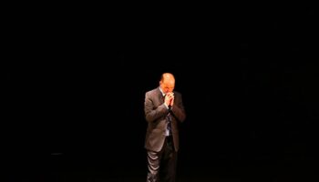 David Van de Woestyne incarne un ex-président corrompu dans « Confession ». - Critique sortie Avignon / 2025 Avignon Avignon Off. La Factory