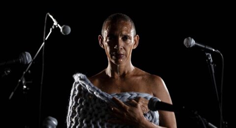 Sous le regard de Mélanie Demers, Angélique Wilkie livre une « Confession Publique ». - Critique sortie Avignon / 2025 Avignon Avignon Off. Les Hivernales