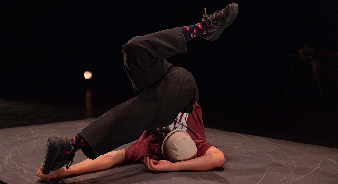 « Confliture » conjugue acrobatie, improvisation et poésie dans un solo percutant signé Gaétan Gali Schneider. - Critique sortie Avignon / 2025 Avignon Avignon Off. La Scierie
