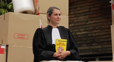 Anatomie d’un fiasco judiciaire, « C.R.A.S.H. » : la compagnie Hors-Jeu rejoue l’affaire de Tarnac. - Critique sortie Avignon / 2025 Avignon Avignon Off. Théâtre des Carmes