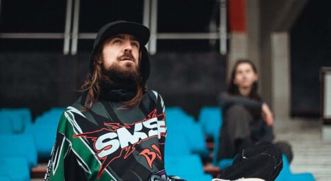 Uzee Rock, star du breakdance, réinvente la danse ukrainienne dans « Crawl » par Olga Dukhovna. - Critique sortie Avignon / 2025 Avignon Avignon Off. La Belle Scène Saint-Denis