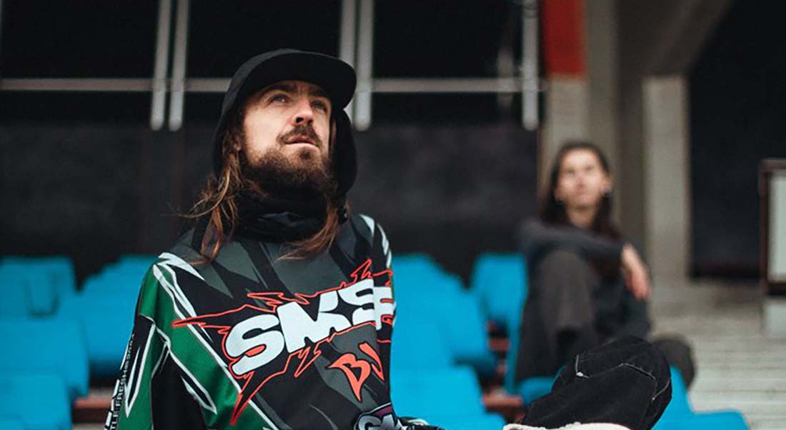 Uzee Rock, star du breakdance, réinvente la danse ukrainienne dans « Crawl » par Olga Dukhovna. - Critique sortie Avignon / 2025 Avignon Avignon Off. La Belle Scène Saint-Denis