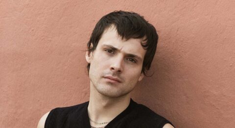 « Derniers Feux » de Némo Flouret : danse et pyrotechnie en fusion dans un rite contemporain - Critique sortie Avignon / 2025 Avignon Festival d’Avignon. Cour du Lycée Saint-Joseph