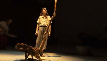 Fabio Godinho présente « En quête », un chœur de voix sur les migrations et l’humanité. - Critique sortie Avignon / 2025 Avignon Avignon off. Théâtre Transversal