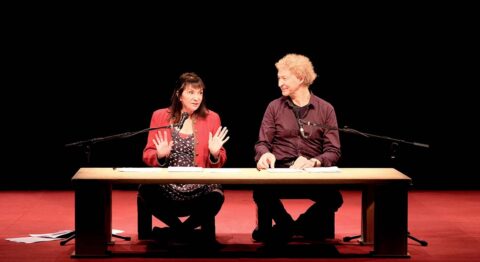 « Au bord de l’eau » navigue dans la brume des illusions théâtrales à bord de l’esquif d’Eve Bonfanti et Yves Hunstad. - Critique sortie Avignon / 2025 Avignon Avignon off. Théâtre Transversal