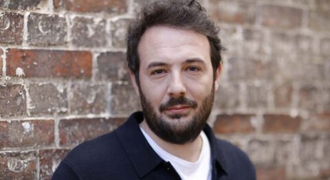 Comment les parents construisent leurs enfants ? Fabio Marra réfléchit sur ce thème avec « La couleur des souvenirs ». - Critique sortie Avignon / 2025 Avignon Avignon Off. Théâtre du balcon