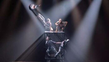 « Face aux murs », Damien Droin fait voler les barrières en éclat. - Critique sortie Avignon / 2025 Avignon La Scala Provence