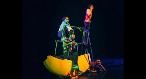 Vertigineux, « FAKE » de la Cie Le Souffleur de Verre démaquille la réalité. - Critique sortie Avignon / 2025 Avignon Avignon Off. Théâtre de l’Oulle / La Factory