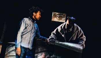 « Françé » de Lamine Diagne et Raymond Dikoumé convoquent intimement le Sénégal, le Cameroun et la France. - Critique sortie Avignon / 2025 Avignon Avignon Off. Théâtre des Halles