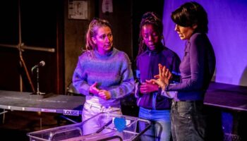 Les Mille Printemps partagent leur engagement avec « Genre ! », une déconstruction collective. - Critique sortie Avignon / 2025 Avignon Avignon Off. Théâtre des Carmes