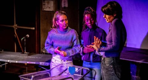 Les Mille Printemps partagent leur engagement avec « Genre ! », une déconstruction collective. - Critique sortie Avignon / 2025 Avignon Avignon Off. Théâtre des Carmes