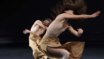 « HÆAR » : chevelures dansées, entre corps et identité, une création de Sarah Mck Fife - Critique sortie Avignon / 2025 Avignon Avignon Off. Théâtre Golovine