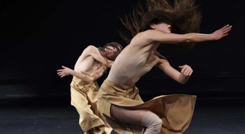 « HÆAR » : chevelures dansées, entre corps et identité, une création de Sarah Mck Fife - Critique sortie Avignon / 2025 Avignon Avignon Off. Théâtre Golovine