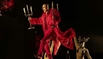 Karelle Prugnaud agrandit l’« Histoire du Soldat » de Stravinsky aux dimensions d’un cirque poétique et populaire - Critique sortie Classique / Opéra 75 001 Paris Théâtre du Châtelet