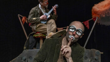 OKIDOK signe « in petto », une clownerie sans paroles et pleine d’humanité - Critique sortie Avignon / 2025 Avignon Avignon Off. La Factory