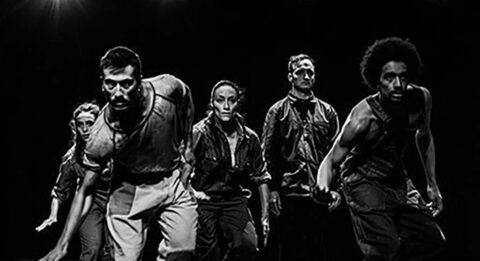 « Isicathulo » mêle percussion corporelle et authenticité avec Simonne Rizzo. - Critique sortie Avignon / 2025 Avignon Avignon Off. L'Entrepôt