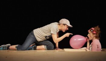 David Lescot complète sa saga pré-ado hilarante avec « Je suis trop vert ». - Critique sortie Avignon / 2025 Avignon Avignon Off. La Manufacture