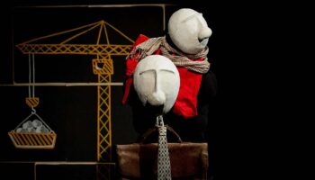 A Kan la Dériv’ déploie son théâtre d’objets dans « Jeu » et valorise l’imaginaire des enfants. - Critique sortie Avignon / 2025 Avignon Avignon Off. Théâtre Artéphile