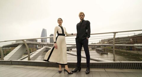 Avec « The Great Chevalier », la danse se fait burlesque et brillamment absurde sous la direction de Simone Mousset. - Critique sortie Avignon / 2025 Avignon Avignon Off. Le Train Bleu