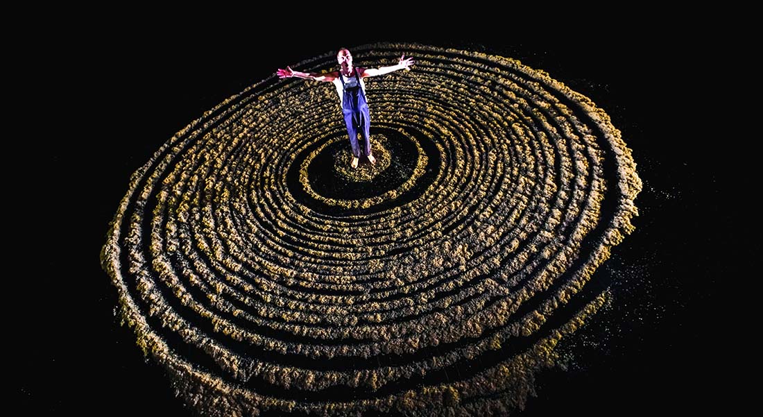 Pierre Yanelli reconstitue les bois de son enfance dans « L’utopie des arbres ». - Critique sortie Avignon / 2025 Avignon Avignon Off. Théâtre L'Entrepôt