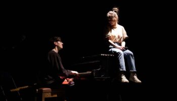 Paul Pascot s’associe à Serge Kribus pour « La Faille », un road-trip musical pré effondrement. - Critique sortie Avignon / 2025 Avignon Avignon Off. Théâtre des Halles