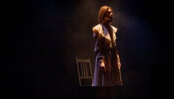 Sophie Jolis rend hommage à « La Faiseuse d’anges », exécutée pour avoir pratiqué des avortements. - Critique sortie Avignon / 2025 Avignon Avignon Off. Espace Saint-Martial