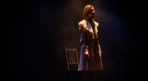 Sophie Jolis rend hommage à « La Faiseuse d’anges », exécutée pour avoir pratiqué des avortements. - Critique sortie Avignon / 2025 Avignon Avignon Off. Espace Saint-Martial