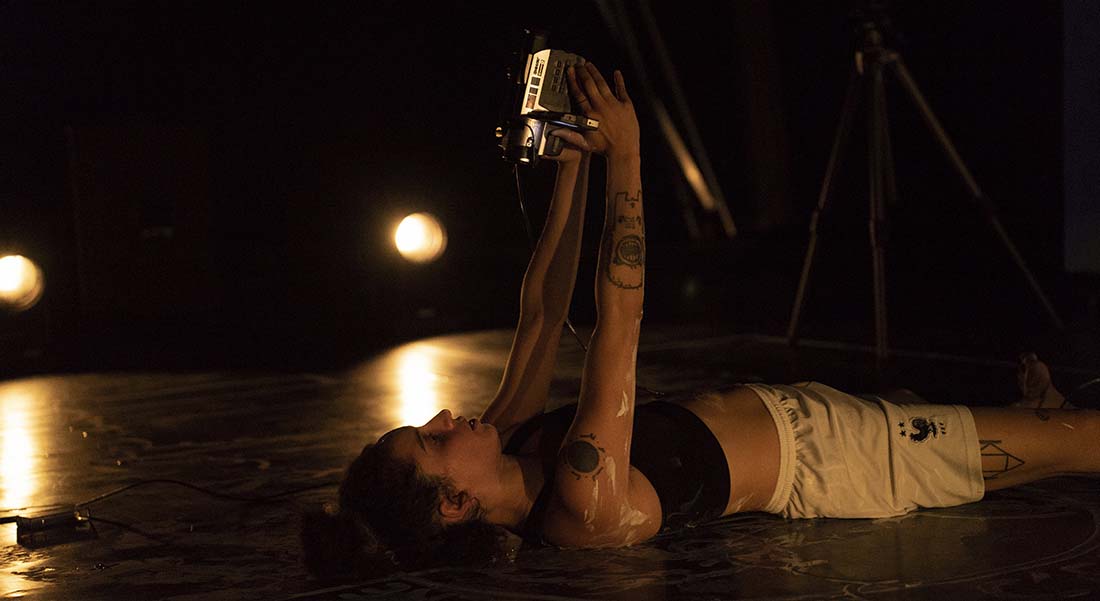 « La Fracture », pièce autobiographique de Yasmine Yahiatène et la trajectoire mouvementée de son père kabyle. - Critique sortie Avignon / 2025 Avignon Avignon Off. Théâtre des Doms