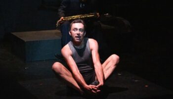 Patrick Mons livre « La solitude du coureur de fond », une foulée libératrice pour le corps et l’esprit. - Critique sortie Avignon / 2025 Avignon Avignon off. Théâtre Transversal