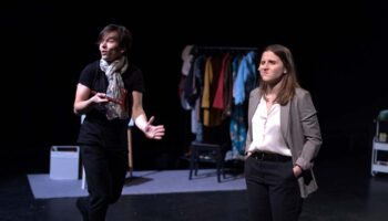 « La Tête ailleurs » de la Cie Mind at Wor ou la musique pour représenter le deuil. - Critique sortie Avignon / 2025 Avignon Avignon Off. Le 11. Avignon