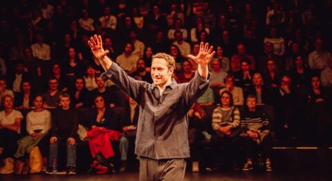 « L’abolition des privilèges » d’Hugues Duchêne, ou l’attente d’une Révolution qui tarde à venir. - Critique sortie Avignon / 2025 Avignon Avignon Off. Théâtre du Train Bleu