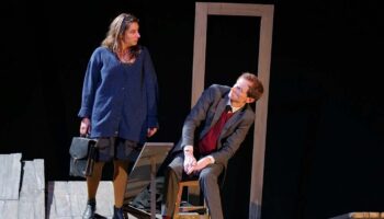 Le collectif La Voix des Plumes reconstruit « Le Journal d’un fou » de Gogol en proximité avec le public. - Critique sortie Avignon / 2025 Avignon Avignon Off. Théâtre du Petit Louvre