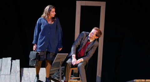 Le collectif La Voix des Plumes reconstruit « Le Journal d’un fou » de Gogol en proximité avec le public. - Critique sortie Avignon / 2025 Avignon Avignon Off. Théâtre du Petit Louvre