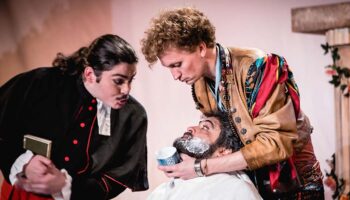 Justine Vultaggio adapte « Le Barbier de Séville » dans une comédie virevoltante. - Critique sortie Avignon / 2025 Avignon Avignon Off. Théâtre du Petit Louvre